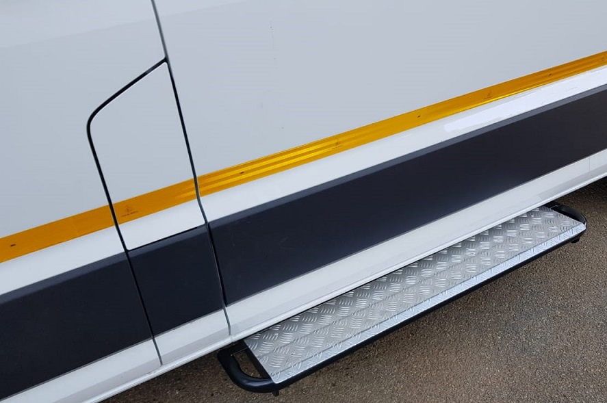 VW Crafter Side Step (2007-2017) - MES100